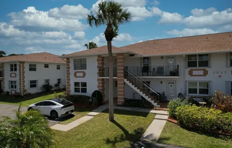 1217 S Lakes End Drive Fort Pierce FL 34982