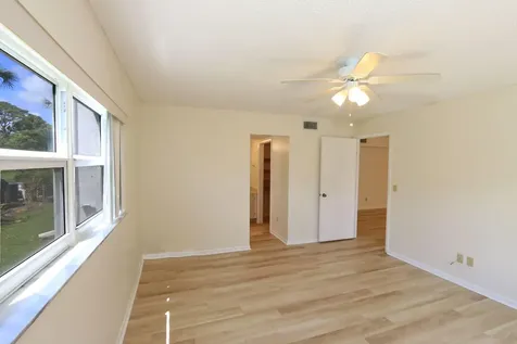 1217 S Lakes End Drive Fort Pierce FL 34982