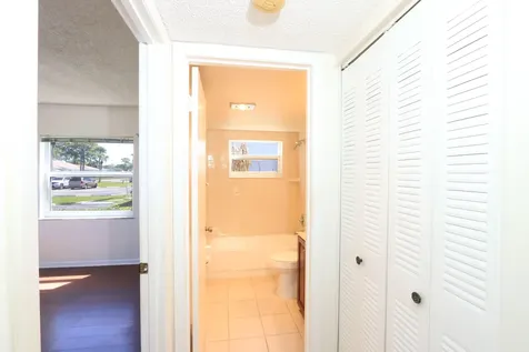 1217 S Lakes End Drive Fort Pierce FL 34982