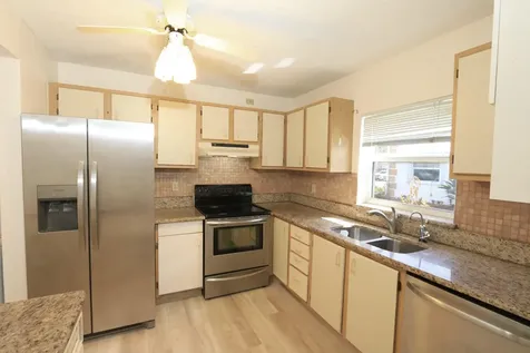 1217 S Lakes End Drive Fort Pierce FL 34982