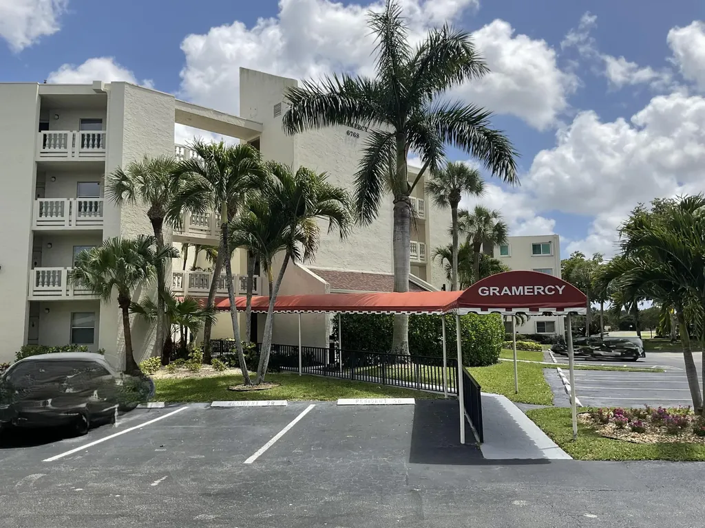 6768 N 10th Avenue N Lake Worth FL 33467