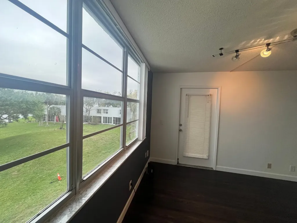 9441 Live Oak Place Davie FL 33324