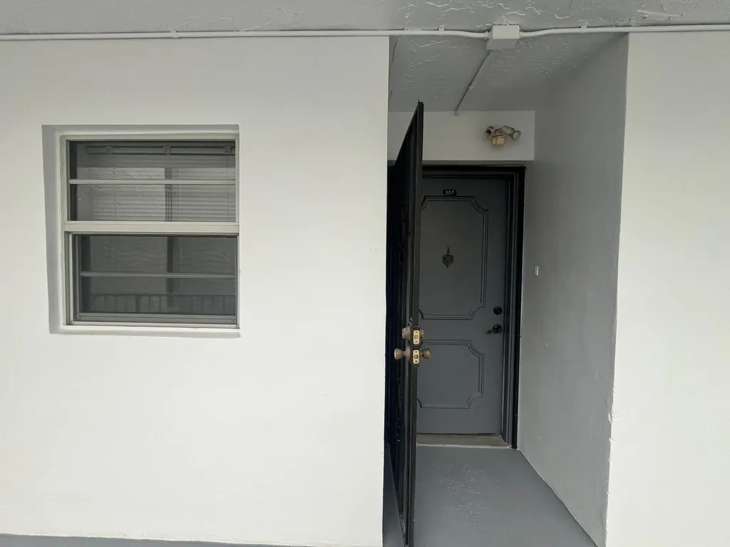 9441 Live Oak Place Davie FL 33324