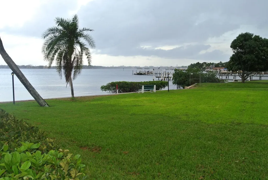 825 Center Street Jupiter FL 33458
