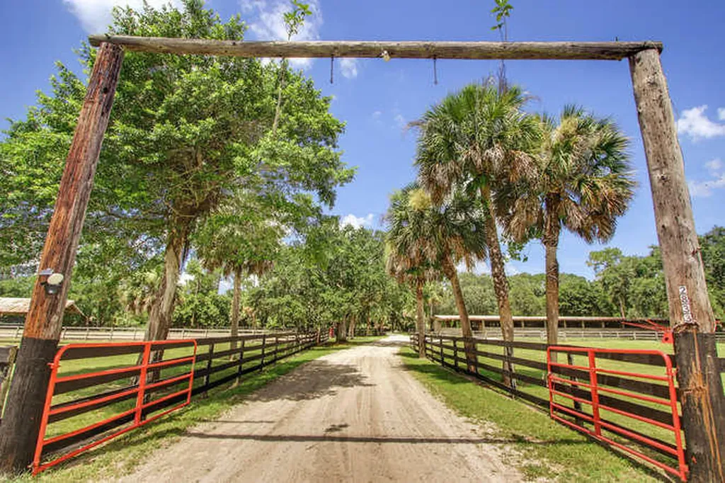 2833 F Road Loxahatchee Groves FL 33470