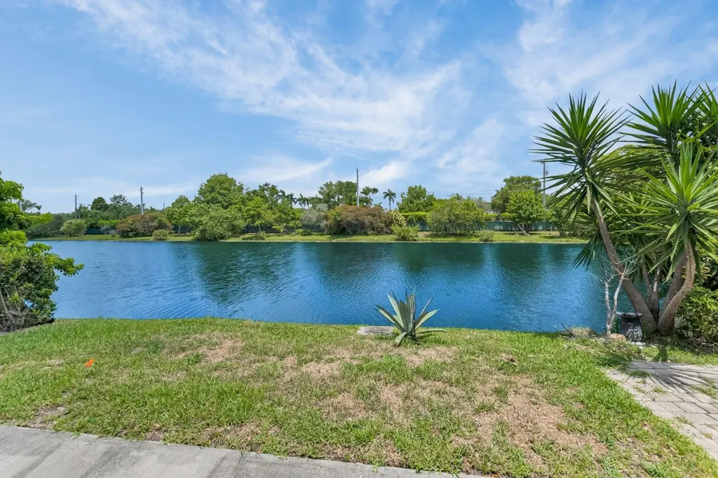 8829 Bella Vista Drive Boca Raton FL 33433