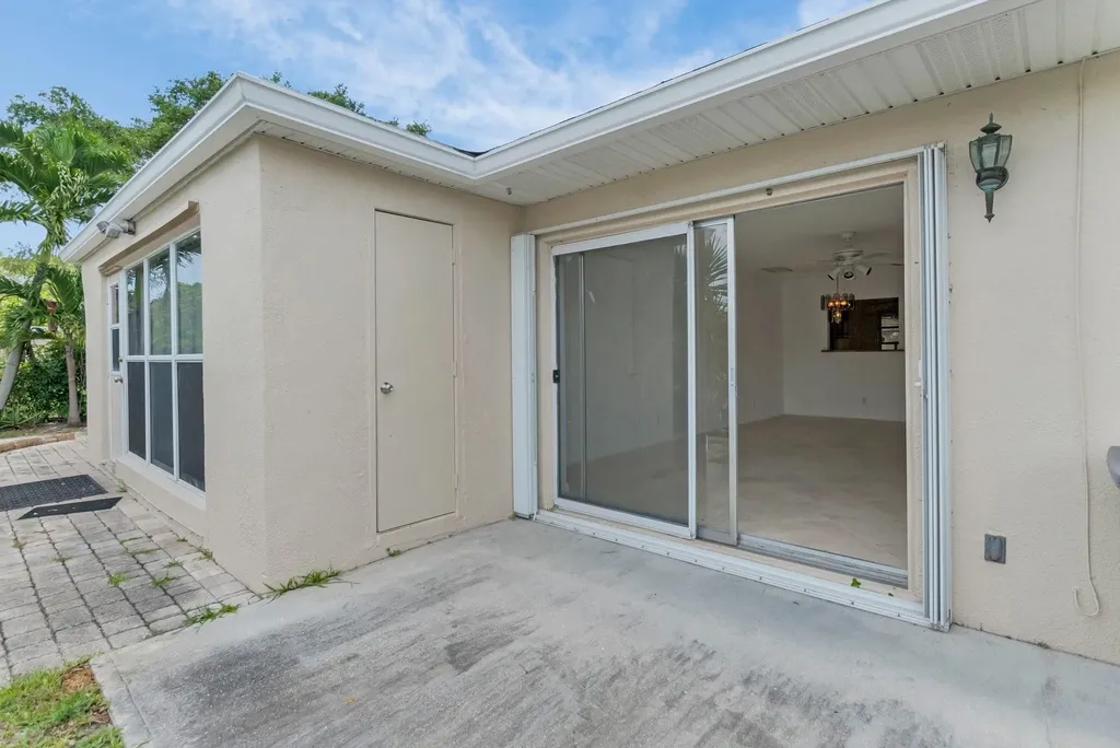 8829 Bella Vista Drive Boca Raton FL 33433