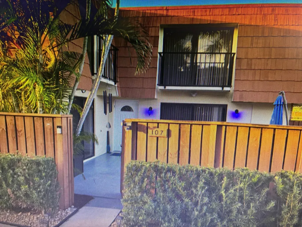107 Buttonwood Lane Boynton Beach FL 33436