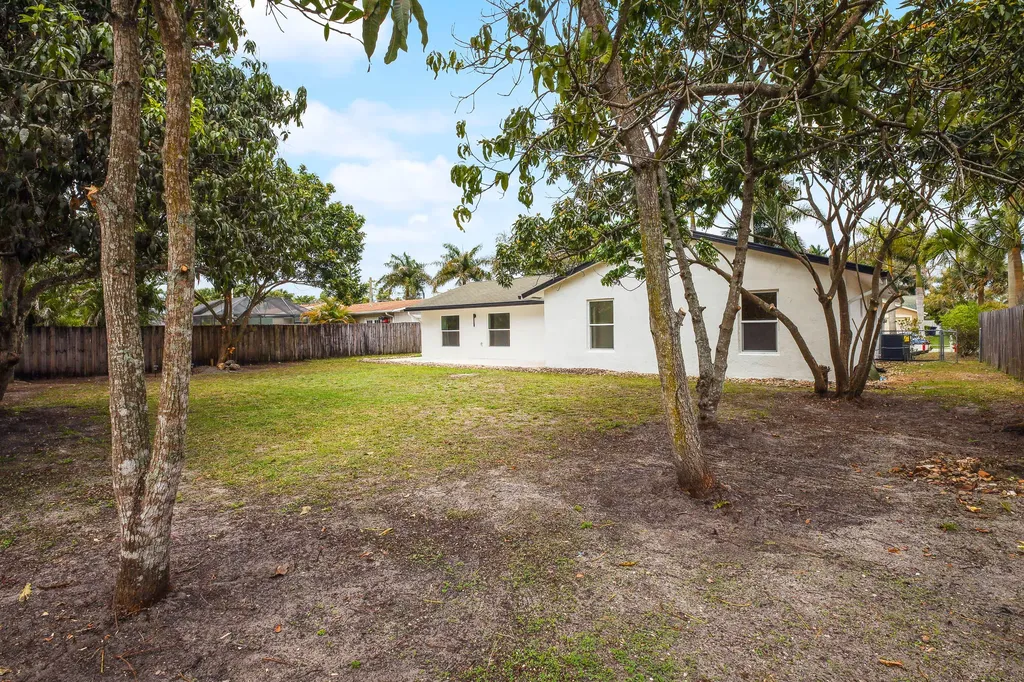 430 La Mancha Avenue Royal Palm Beach FL 33411