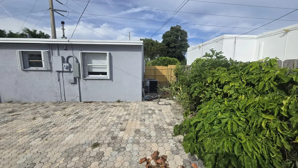 1512 NE 28th Street Pompano Beach FL 33064