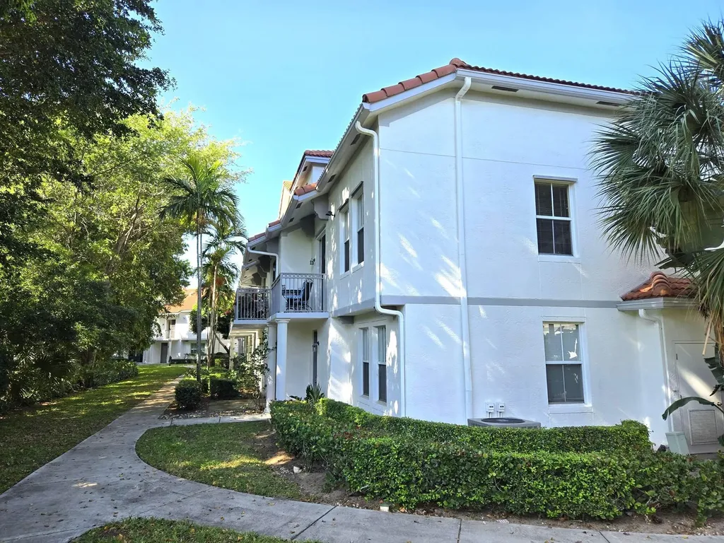 2024 Alta Meadows Lane Delray Beach FL 33444