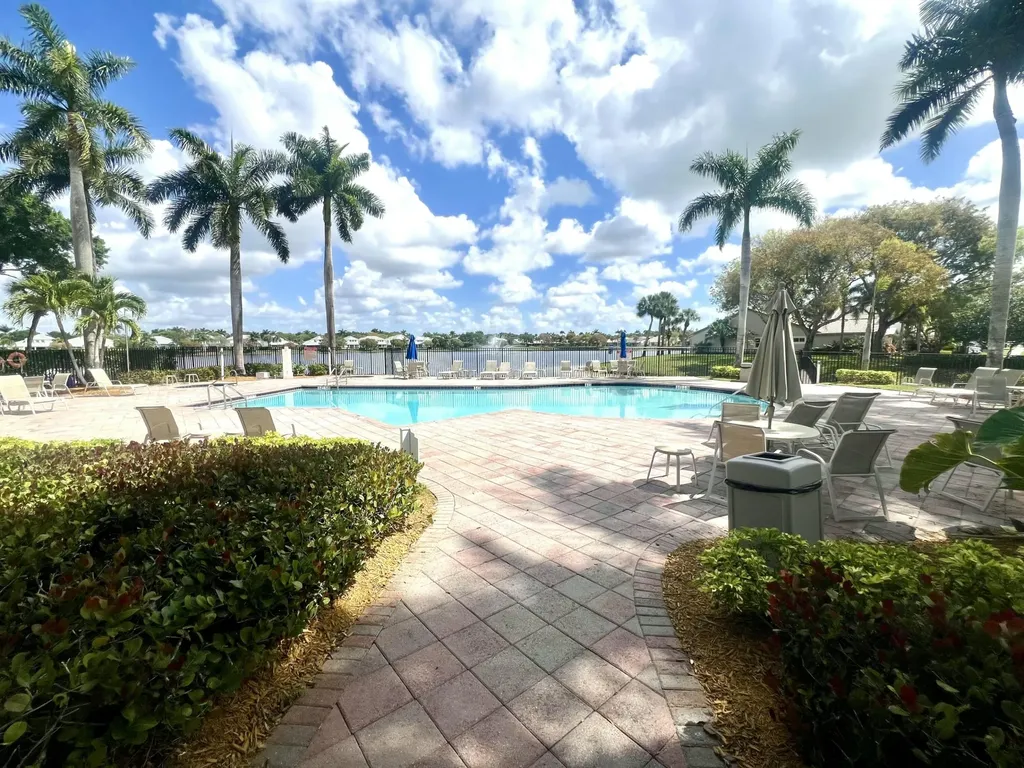 10614 Lake Shore Drive Wellington FL 33414