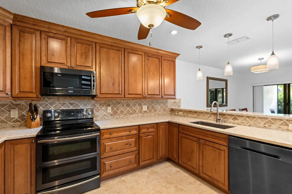 6079 Glendale Drive Boca Raton FL 33433