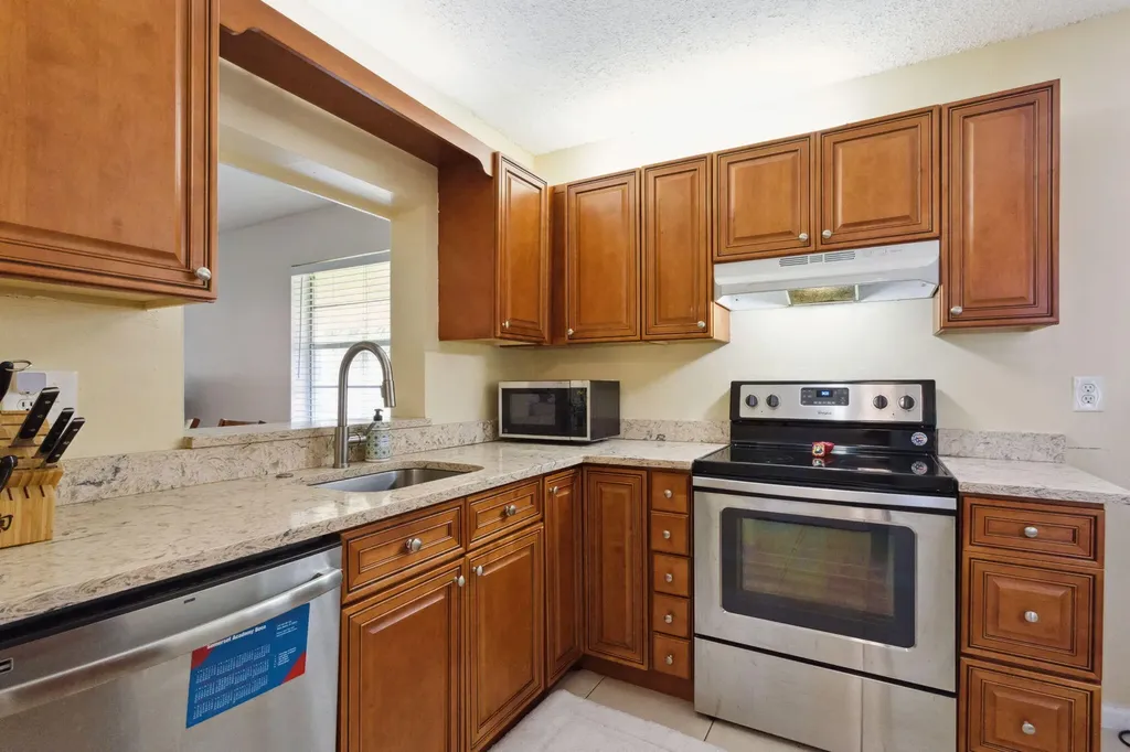 2825 SW 22nd Avenue Delray Beach FL 33445