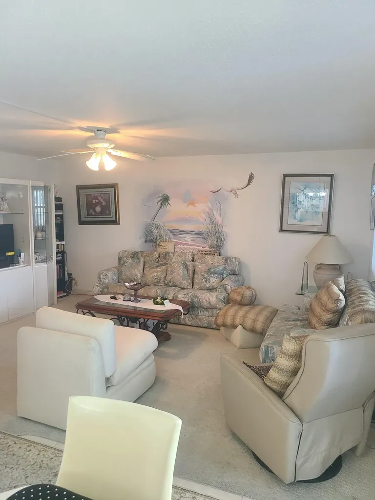 257 Brittany F Delray Beach FL 33446