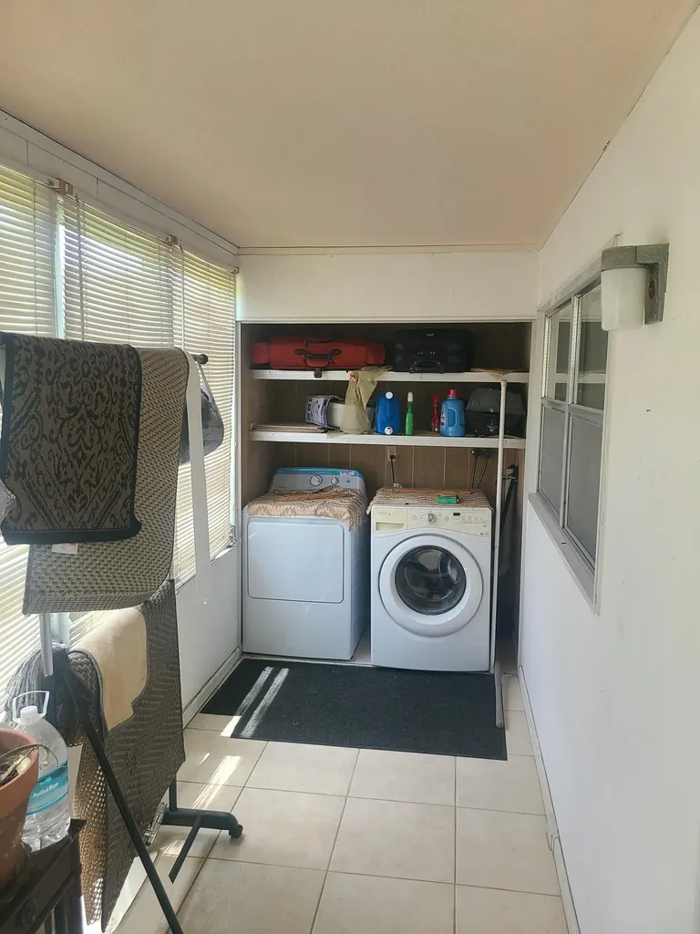 257 Brittany F Delray Beach FL 33446