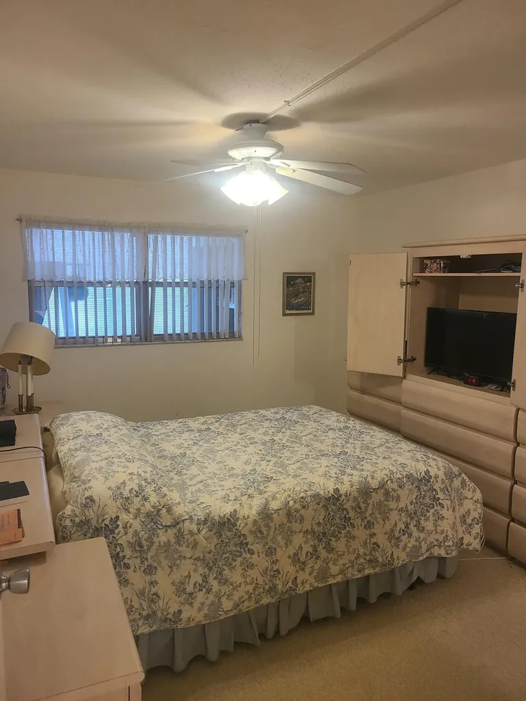257 Brittany F Delray Beach FL 33446