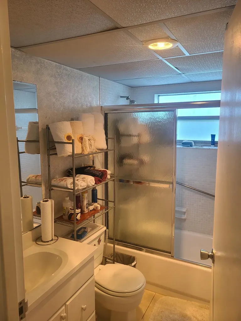 257 Brittany F Delray Beach FL 33446