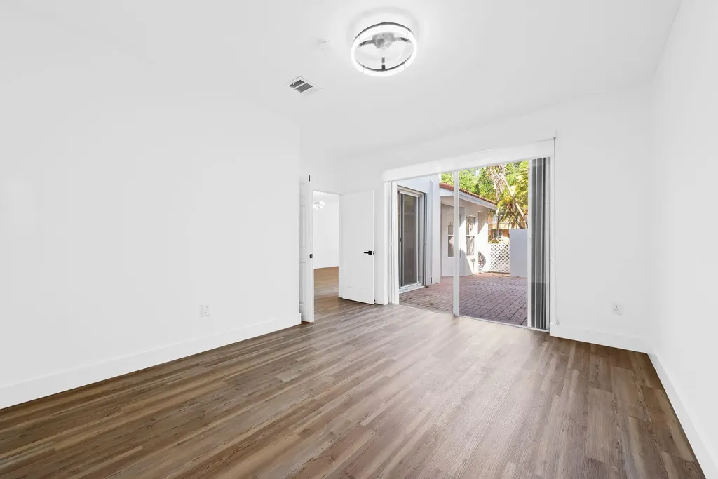 1551 Seagrape Way Hollywood FL 33019