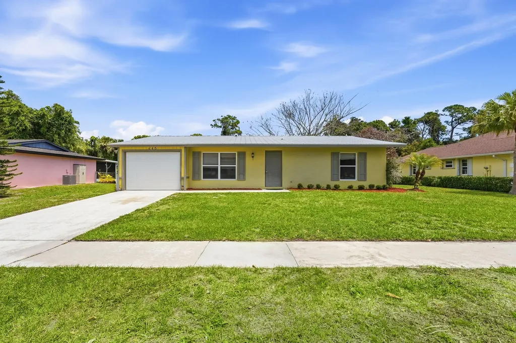 445 NE Armory Circle Port St Lucie FL 34983