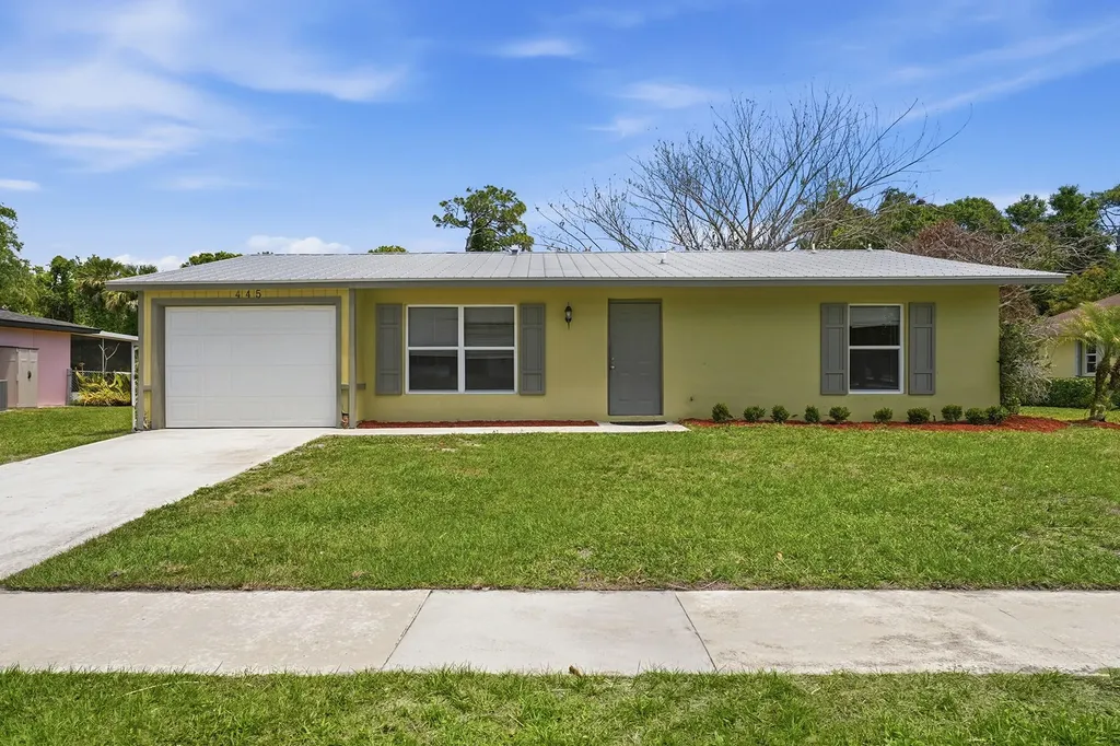 445 NE Armory Circle Port St Lucie FL 34983