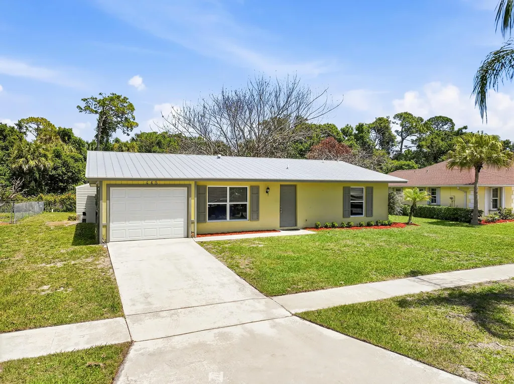 445 NE Armory Circle Port St Lucie FL 34983