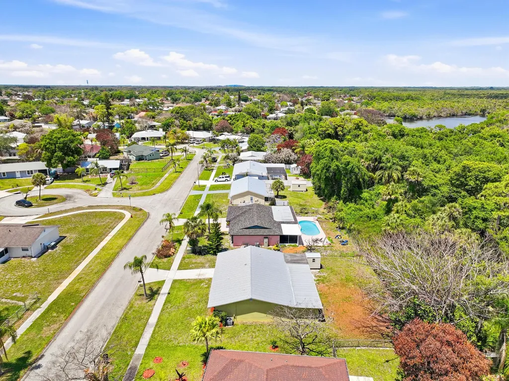 445 NE Armory Circle Port St Lucie FL 34983