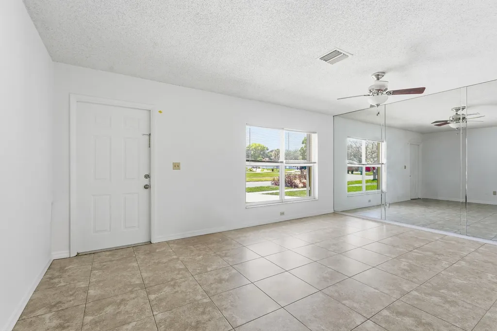 445 NE Armory Circle Port St Lucie FL 34983