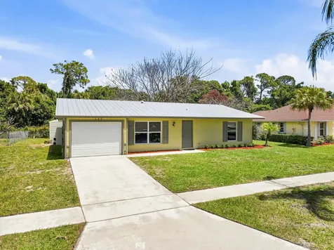 445 NE Armory Circle Port St Lucie FL 34983