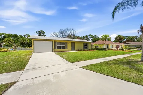445 NE Armory Circle Port St Lucie FL 34983