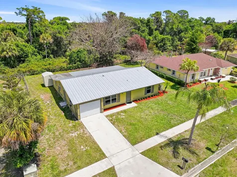 445 NE Armory Circle Port St Lucie FL 34983