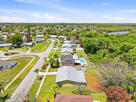 445 NE Armory Circle Port St Lucie FL 34983