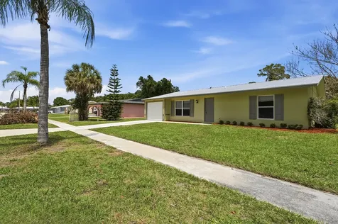 445 NE Armory Circle Port St Lucie FL 34983