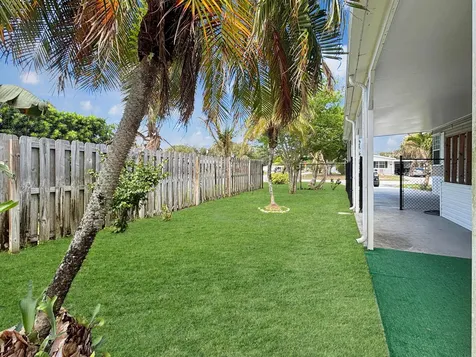 7568 SE Swan Avenue Hobe Sound FL 33455