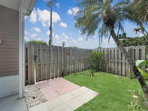 7568 SE Swan Avenue Hobe Sound FL 33455