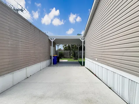 7568 SE Swan Avenue Hobe Sound FL 33455