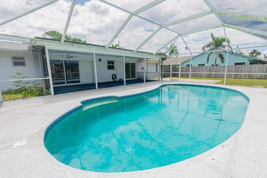 417 SE Verada Avenue Port St Lucie FL 34983