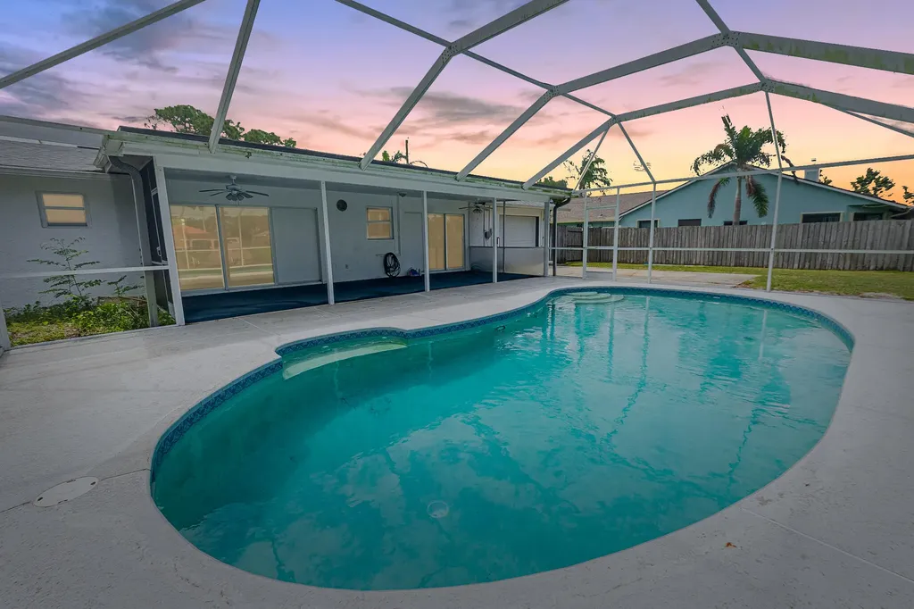 417 SE Verada Avenue Port St Lucie FL 34983