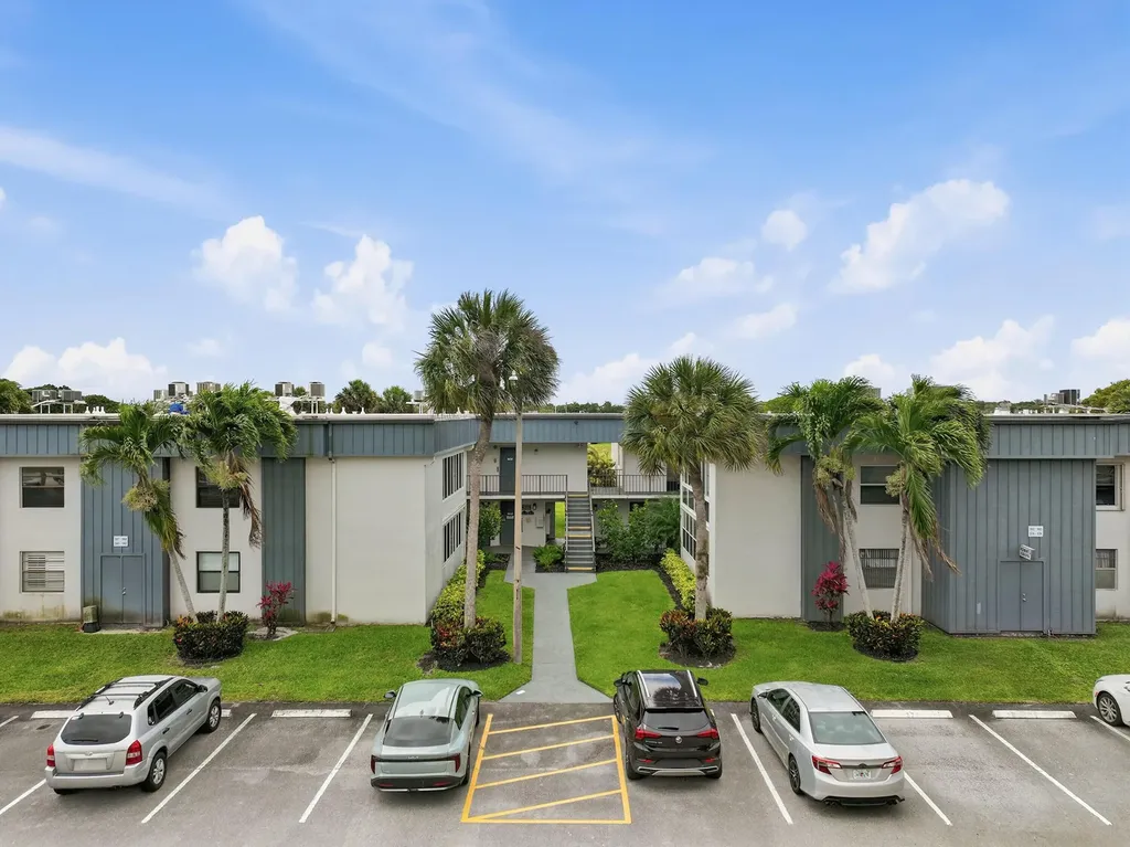 566 Piedmont L Delray Beach FL 33484
