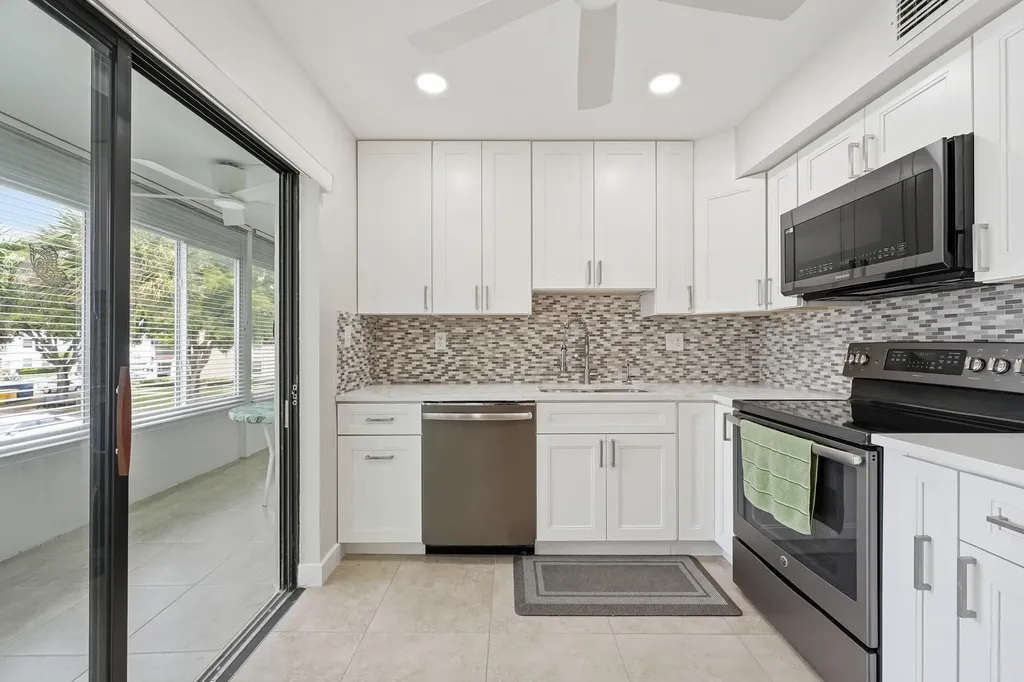 566 Piedmont L Delray Beach FL 33484