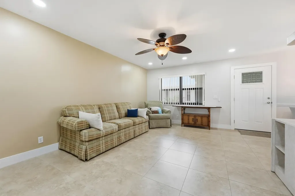 566 Piedmont L Delray Beach FL 33484