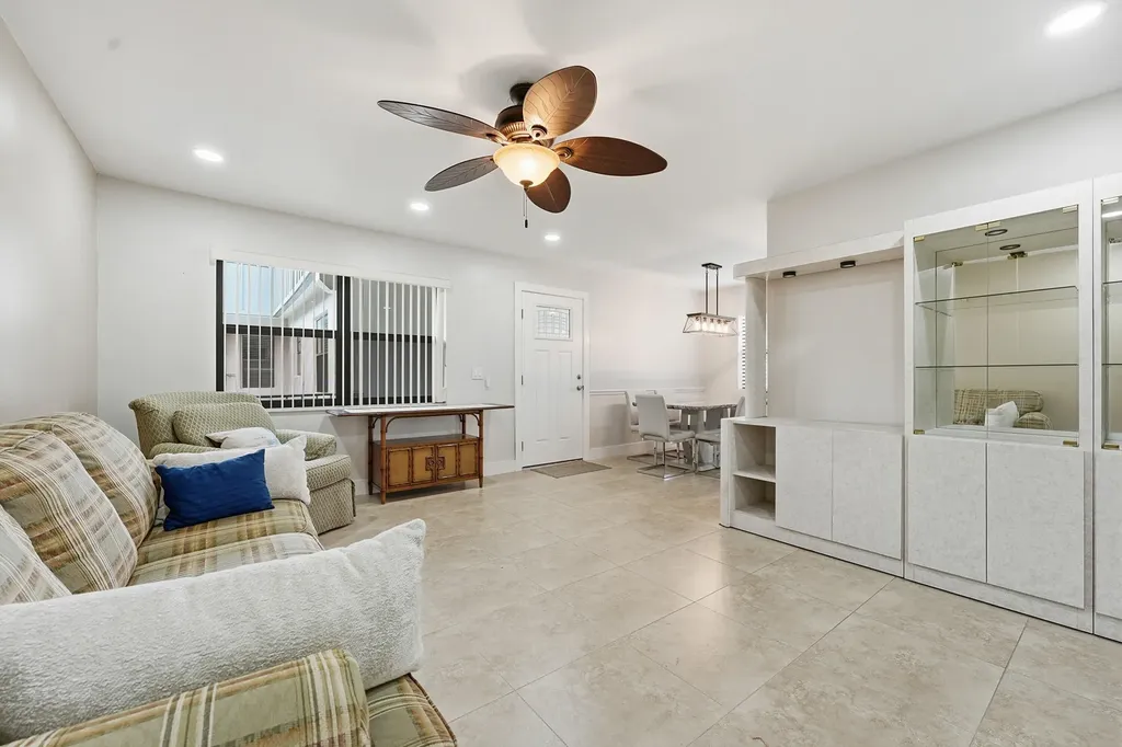 566 Piedmont L Delray Beach FL 33484