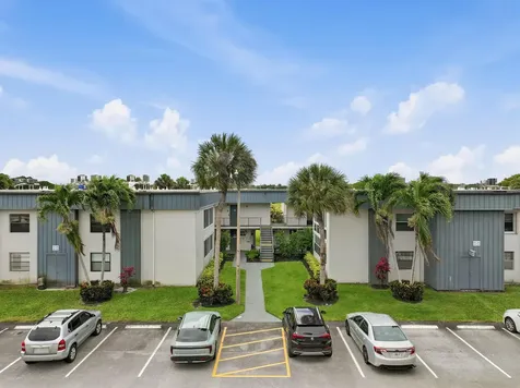 566 Piedmont L Delray Beach FL 33484