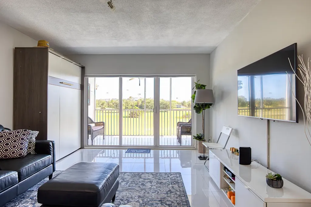 2950 N Palm Aire Drive Pompano Beach FL 33069