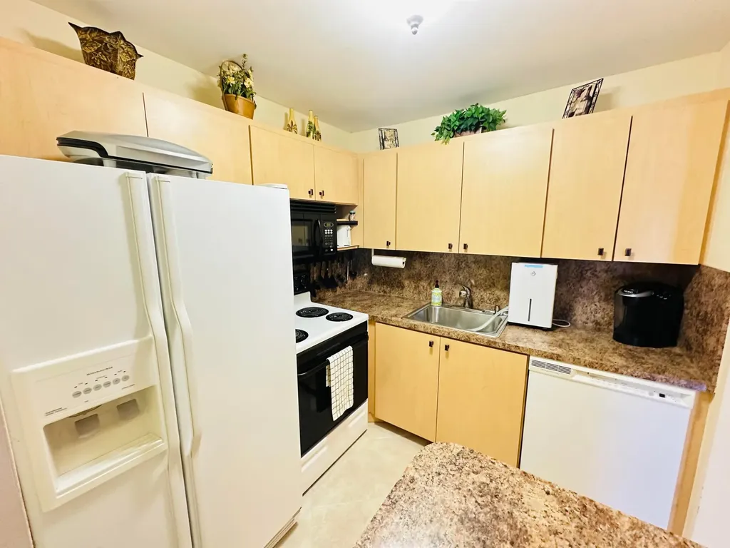 2132 Cambridge F Deerfield Beach FL 33442