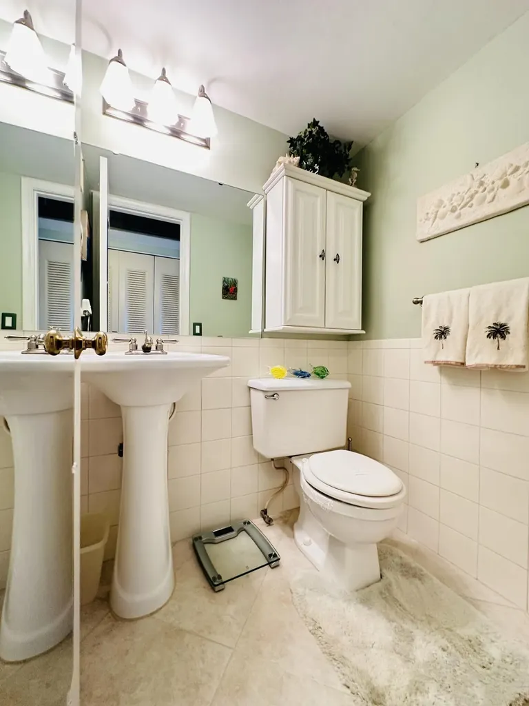 2132 Cambridge F Deerfield Beach FL 33442