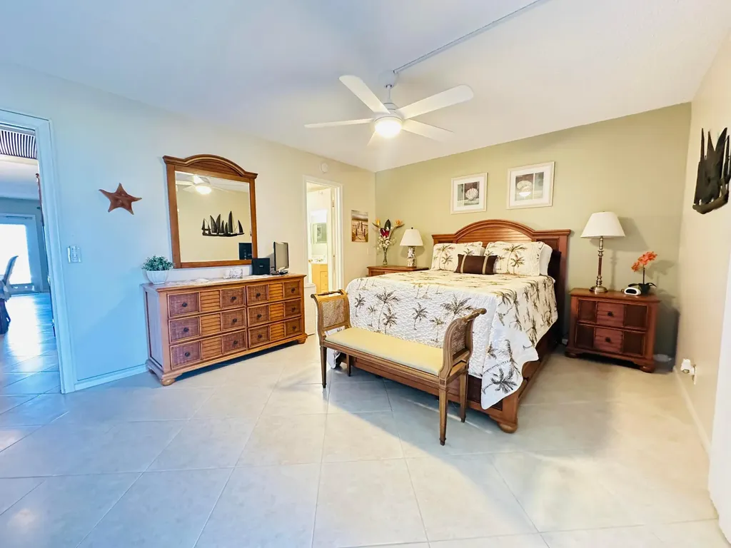 2132 Cambridge F Deerfield Beach FL 33442