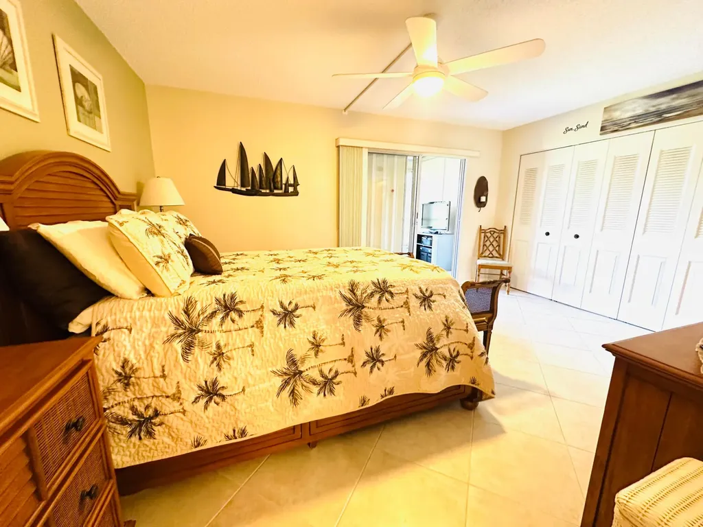 2132 Cambridge F Deerfield Beach FL 33442