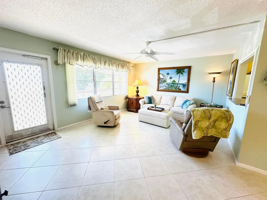 2132 Cambridge F Deerfield Beach FL 33442