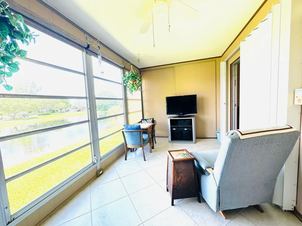 2132 Cambridge F Deerfield Beach FL 33442